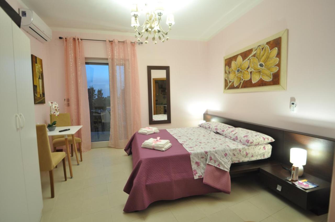 Boat Dreams , Garden Relax Apartment Matino Exterior foto
